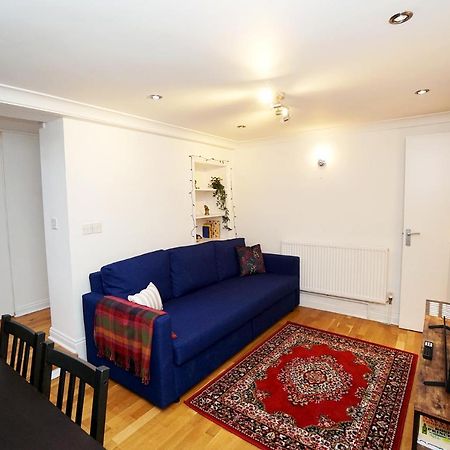 Cozy Retreat By Aresti Hotels Londres Extérieur photo