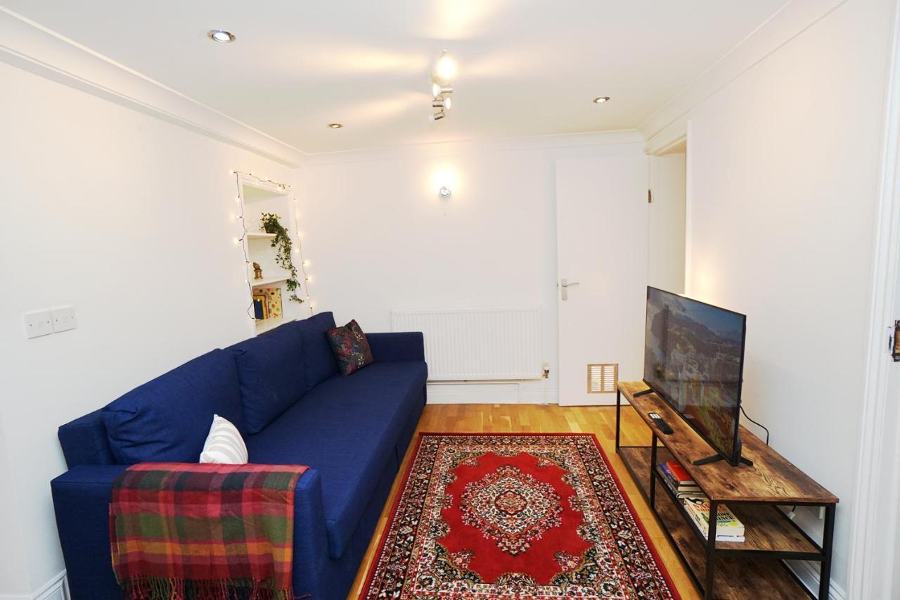 Cozy Retreat By Aresti Hotels Londres Extérieur photo