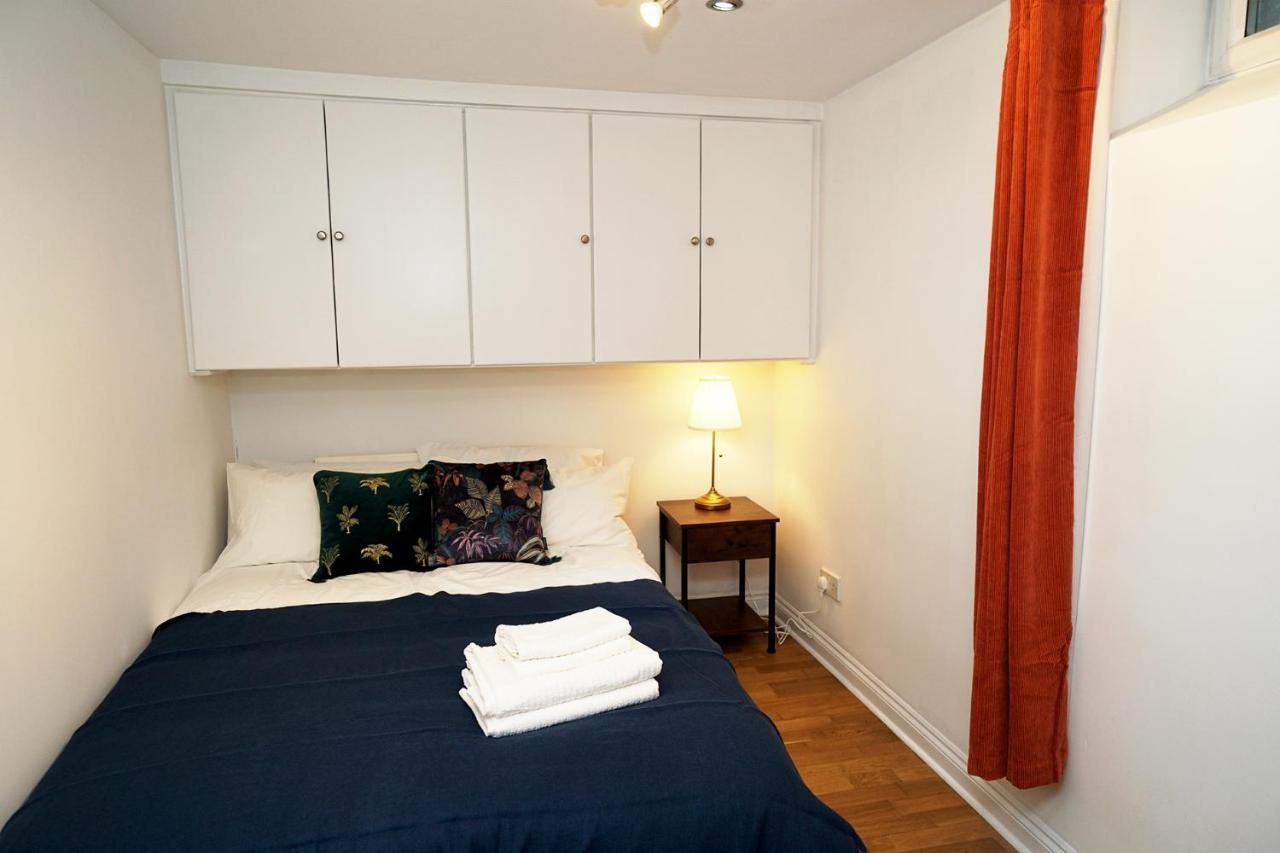 Cozy Retreat By Aresti Hotels Londres Extérieur photo