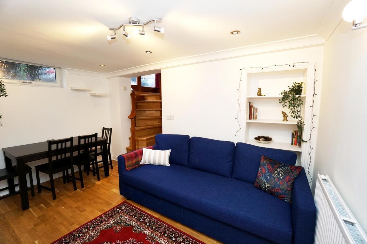 Cozy Retreat By Aresti Hotels Londres Extérieur photo
